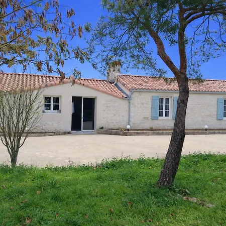 Holiday home Maison Familiale Au Centre Du Bourg, Animaux Sur Demande - Fr-1-476-251