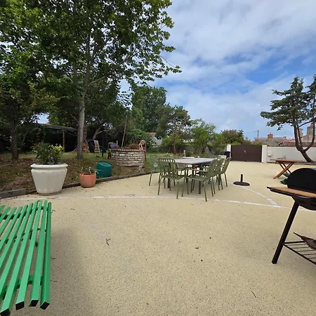 Holiday home Maison Familiale Au Centre Du Bourg, Animaux Sur Demande - Fr-1-476-251 *
