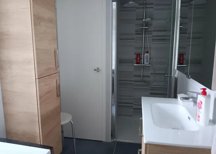 Casa vacanze Maison Familiale Au Centre Du Bourg, Animaux Sur Demande - Fr-1-476-251